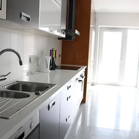 The Porto Concierge - By The Lake